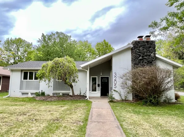 3205 W Whiteside Street, Springfield, MO 65807