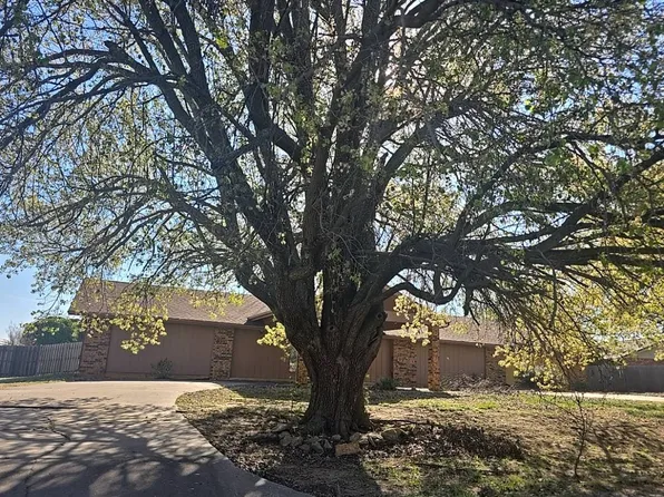 9 N Misty Isle Rd, Ponca City, OK 74604