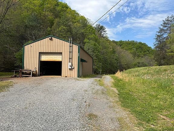 2nd image of 435 Cripple Creek Rd