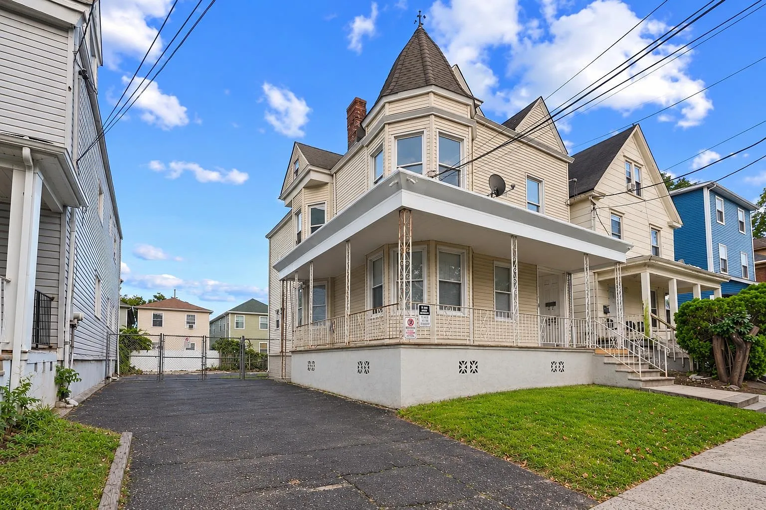 3 bed, 1.0 bath, $2,600 — Photo 1