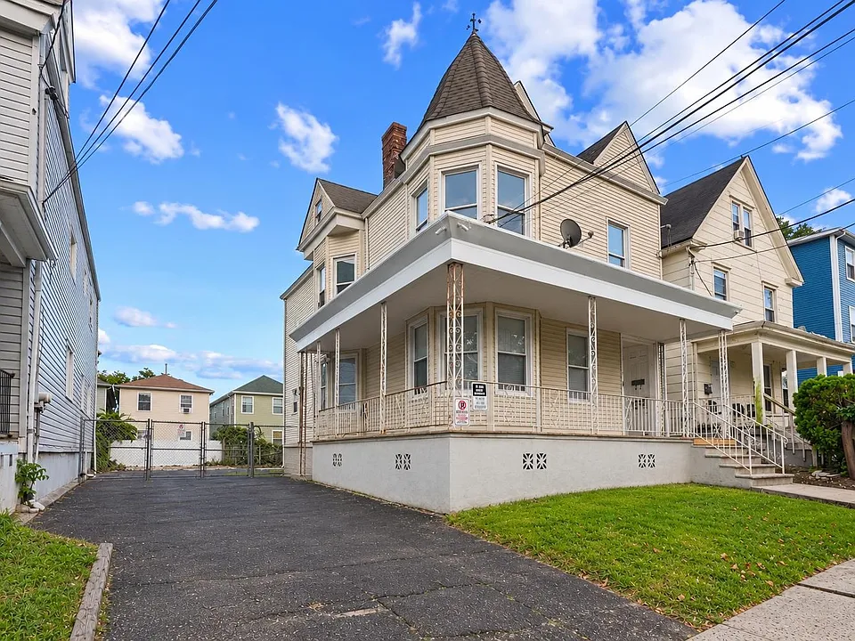 196 Smith St #1