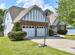 1817 NW Westbrooke Dr, Blue Springs, MO 64015