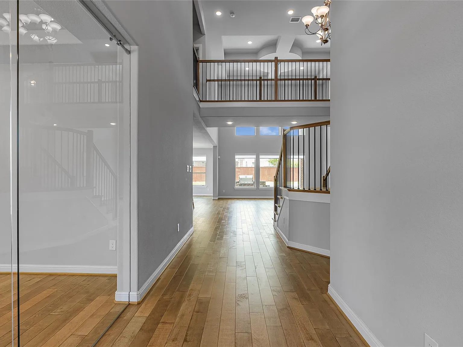 5 bed, 4.0 bath, 3877 sqft, $7,000 — Photo 4