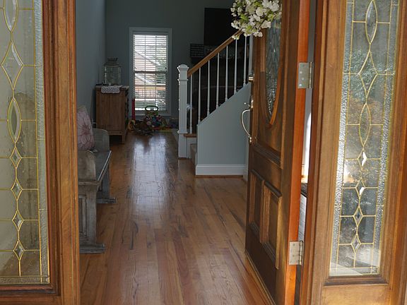 3rd image of 107 Berry Hill Dr