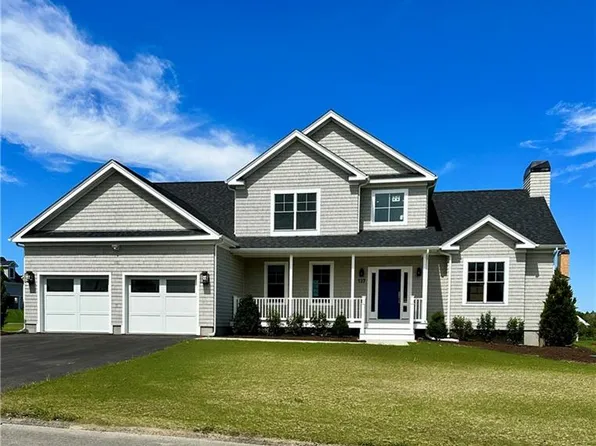 137 Ferreira Ave, Portsmouth, RI 02871