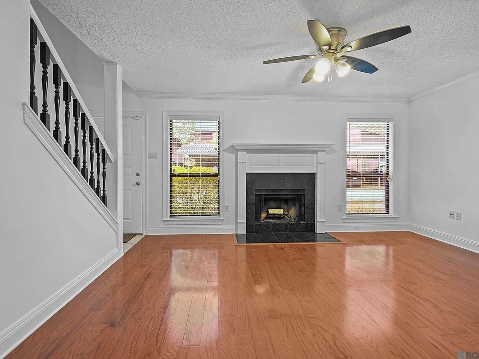 1st image of 954 Ridgepoint Ct #15D