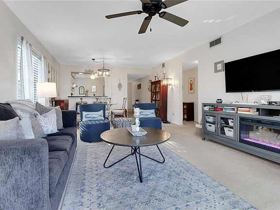 5th image of 219 Fox Glen DR #1204