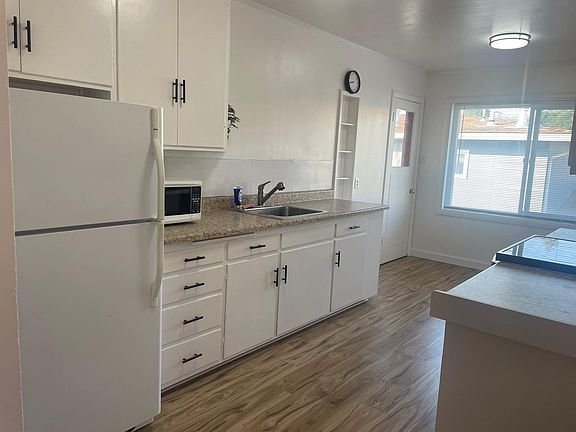 3rd image of 217 Millwood Dr #8