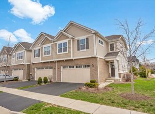 3243 N Heritage Ln, Arlington Heights, IL 60004