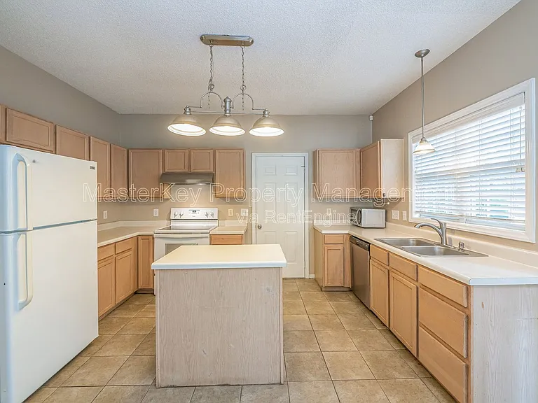 4001 Winecott Dr — Photo 2