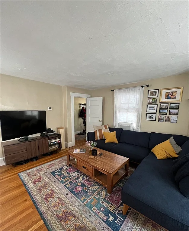 3 bed, 2.0 bath, 1500 sqft, $3,100 — Photo 3