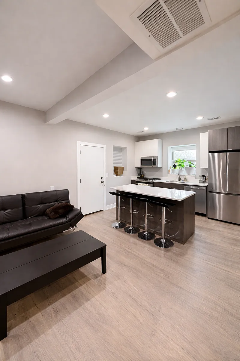 Building Photo - 2342 W Jackson Blvd #1R