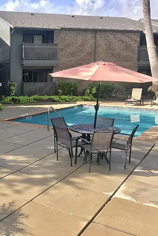 Sandcastle Apartments — Photo 6