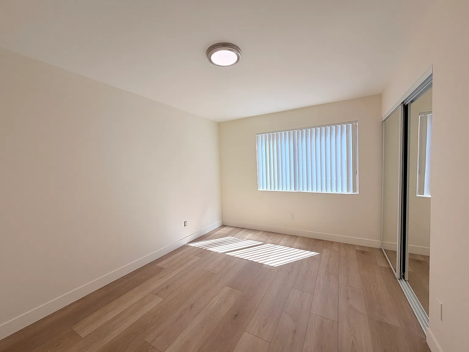 1160 Ruberta Ave — Photo 2