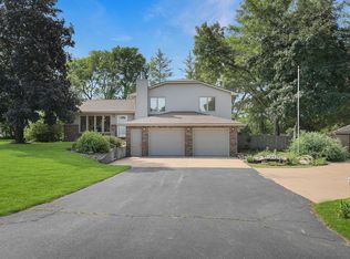 5912 Sierra Dr, Waterloo, IA 50701