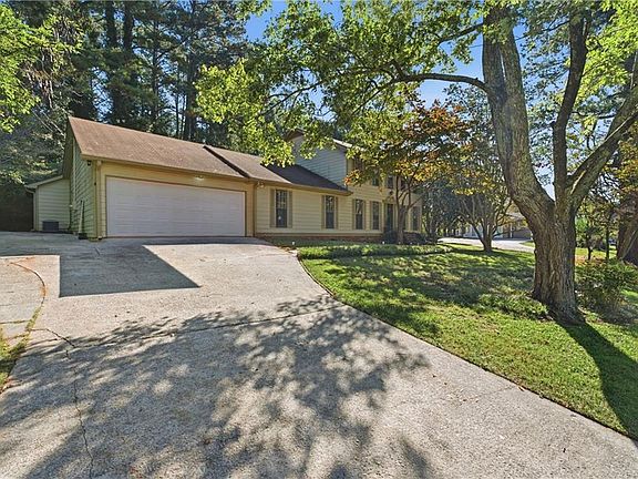 3rd image of 528 Chanterella Rd SW