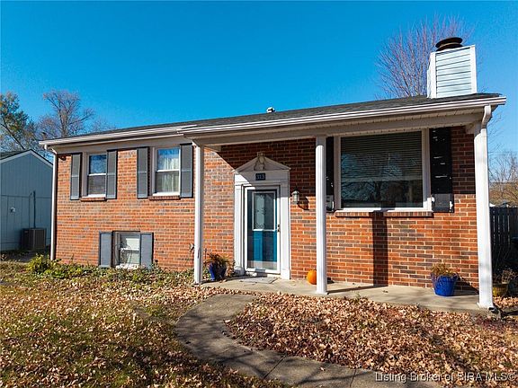 3rd image of 313 Fairwood Drive