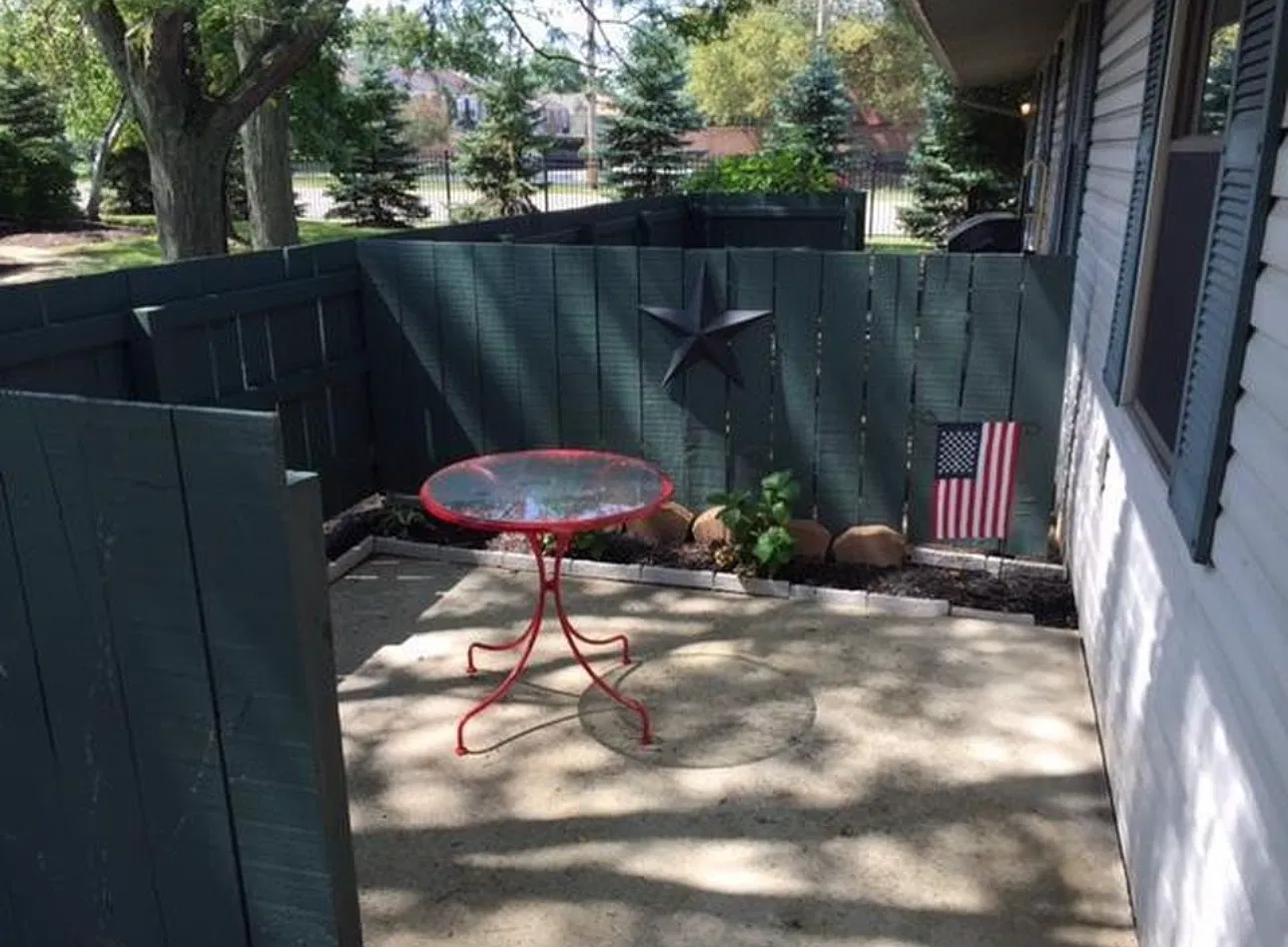 1 bed, 750 sqft, $1,250 — Photo 3