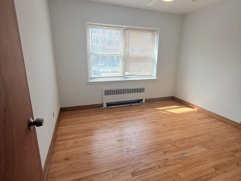 4002 N Farwell Ave #8 — Photo 5