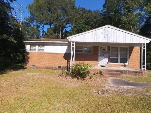 201 S Dickson Street, Raeford, NC 28376