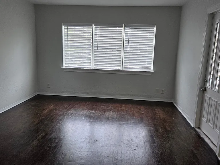 311 SW 12th Ct — Photo 4