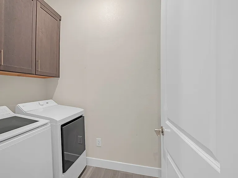 349 Tigullio Ave — Photo 22