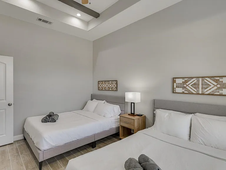 8206 Chesham Dr — Photo 28