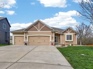 1302 Ashdown Cir, Raymore, MO 64083