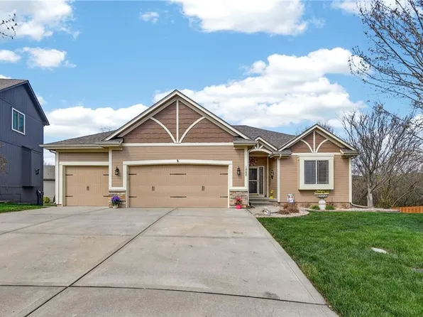 1302 Ashdown Cir, Raymore, MO 64083