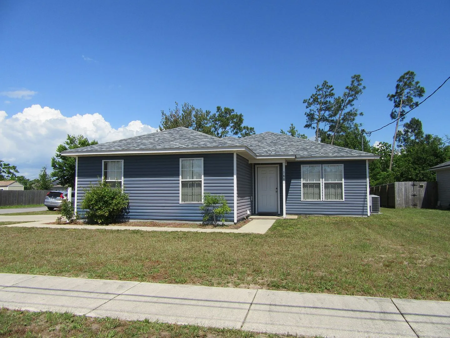 3 bed, 2.0 bath, 1220 sqft, $1,750 — Photo 3