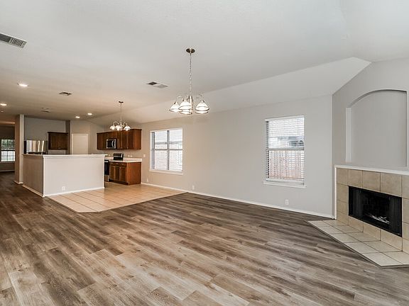 3rd image of 4004 Sonoma Dr