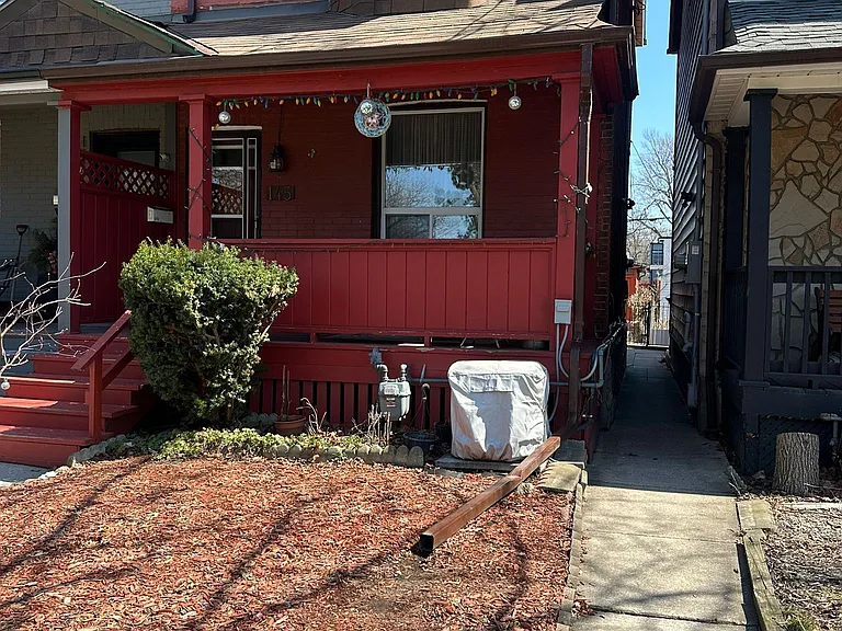 145 Gladstone Ave — Photo 2