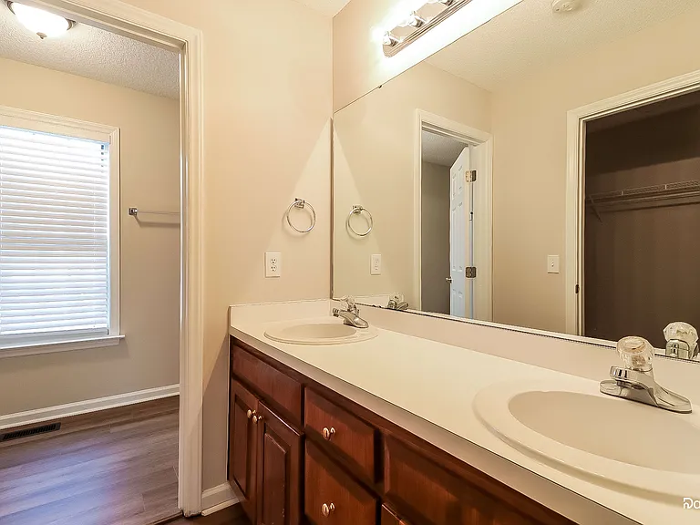 312 Hocutt Dr — Photo 9