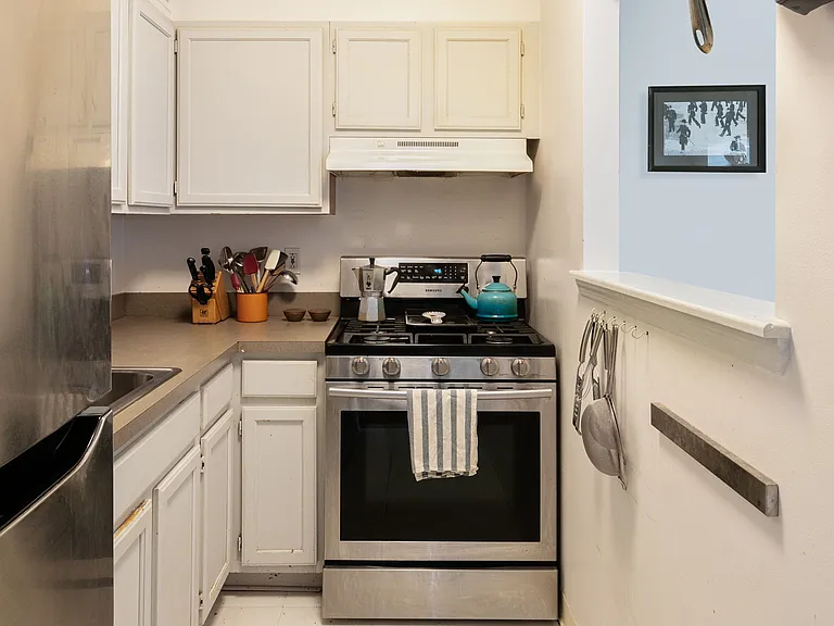 241 Saint James Pl #3 — Photo 4