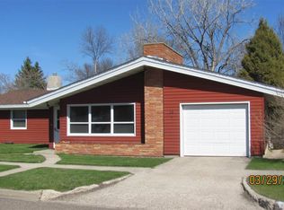 38 3rd St NE, Garrison, ND 58540