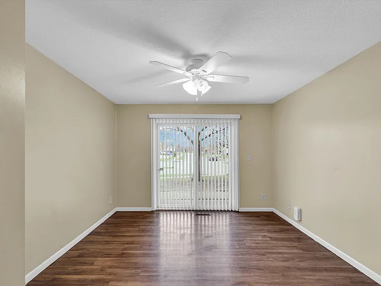 2208 Todd Dr — Photo 2