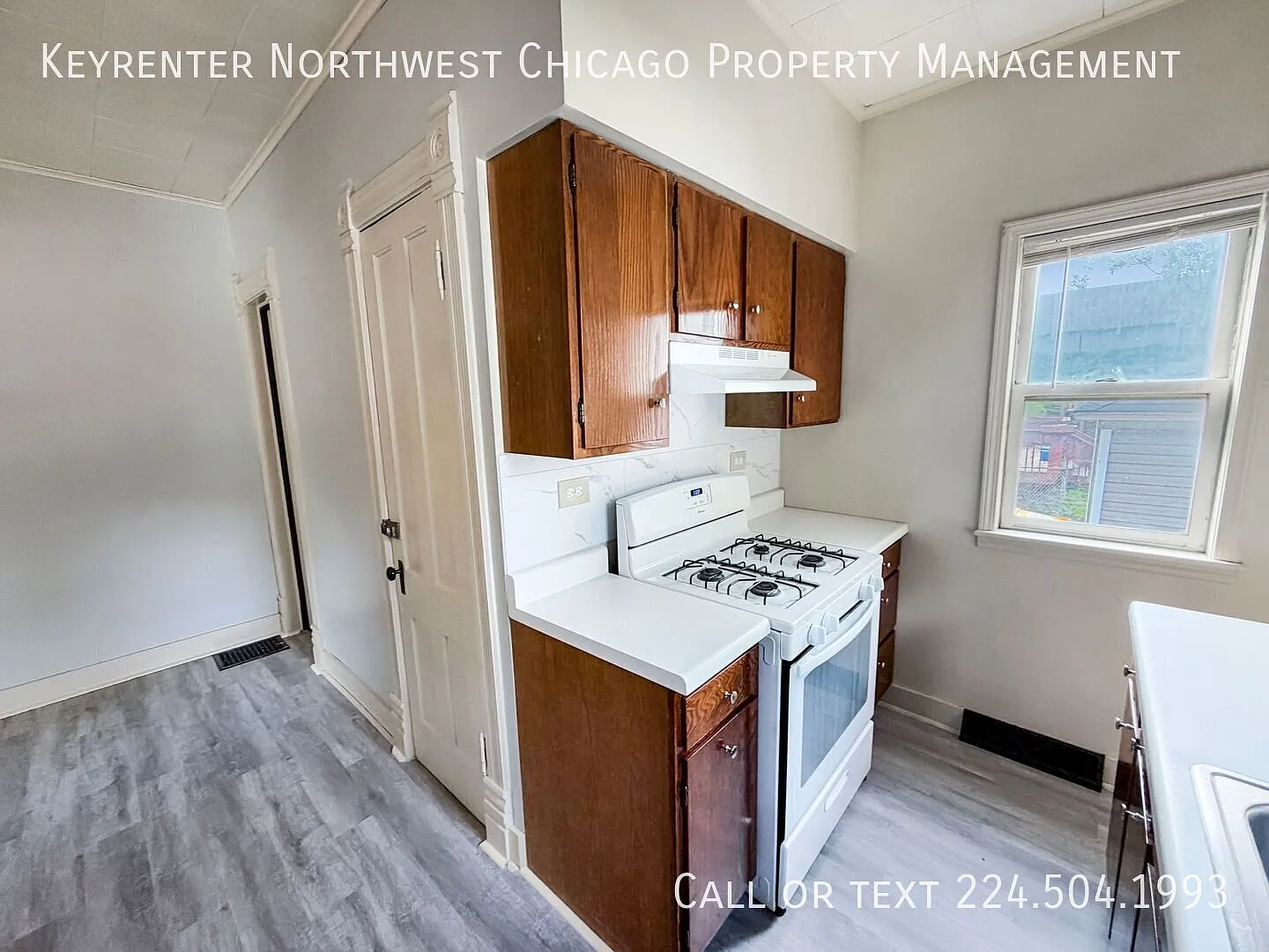 Clean and move in ready 2 bedroom 1 bathroom single family house with lots of storage. — Photo 4