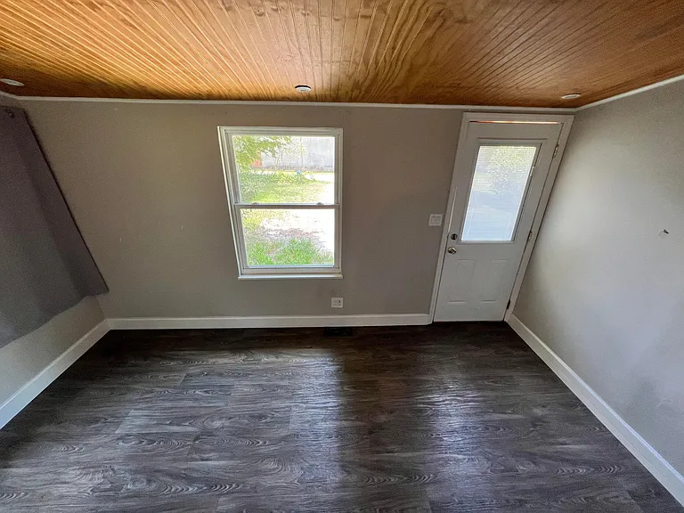 1005 Kirby Dr — Photo 14