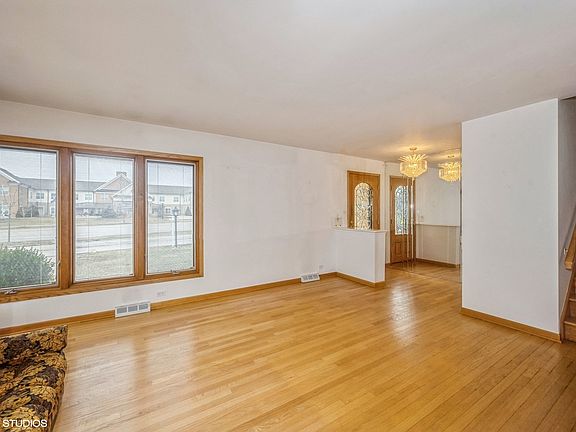 3rd image of 4631 W Lake Ave
