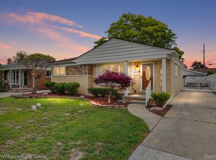 28606 Rockwood St, Saint Clair Shores, MI 48081