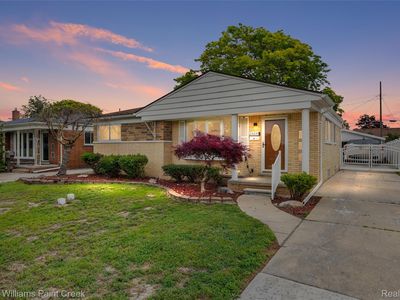 28606 Rockwood St, Saint Clair Shores, MI, 48081