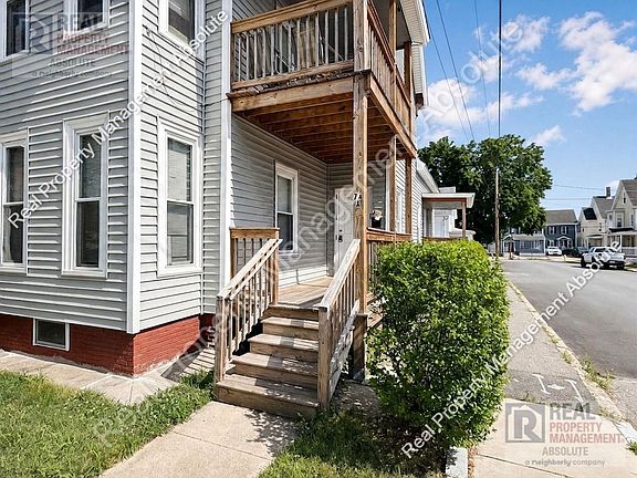 3rd image of 72-74 Kinsley St #74A