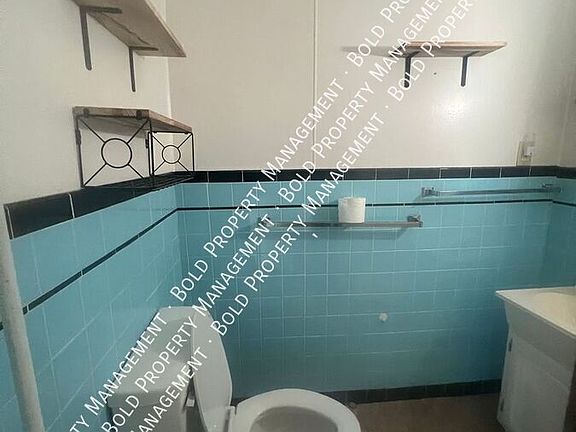 3rd image of 423 Jonestown Rd #2