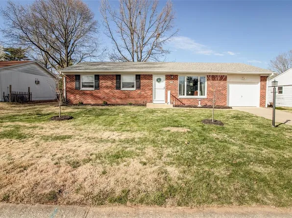 312 Neptune Ln, Godfrey, IL 62035