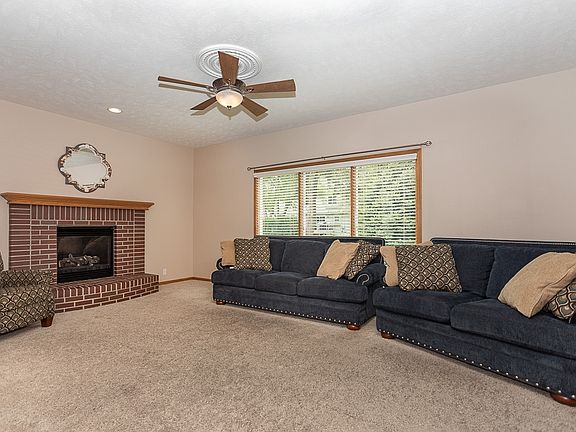 5th image of 318 Castle Pine Dr