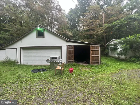 336 Hollen Rd, Altoona, PA 16686