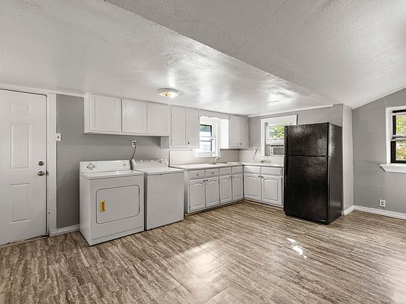 3rd image of 427 Sherman St