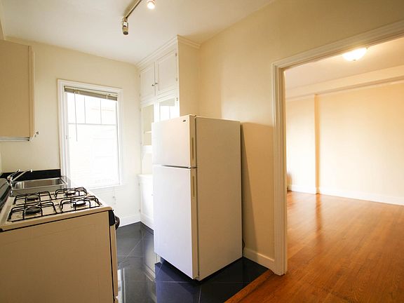 3rd image of 625 Leavenworth St APT 303