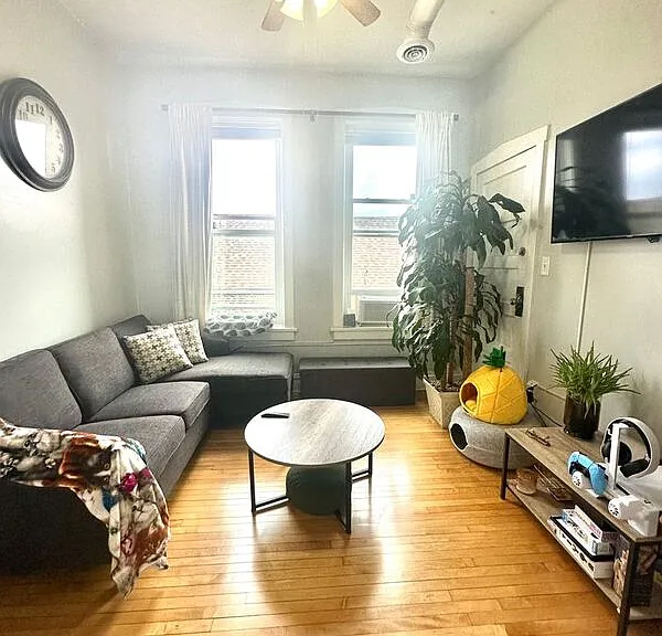 2303 S Oakley Ave #3R — Photo 1