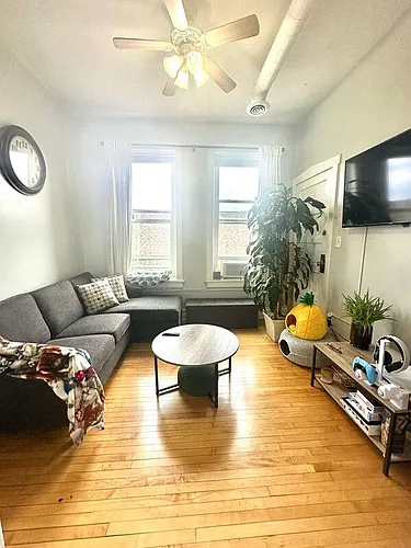 2303 S Oakley Ave #3R Photo 1